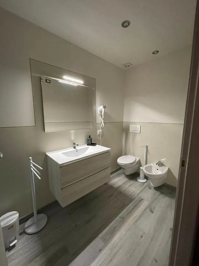 Rent Room Iacopo Capannori 0*,