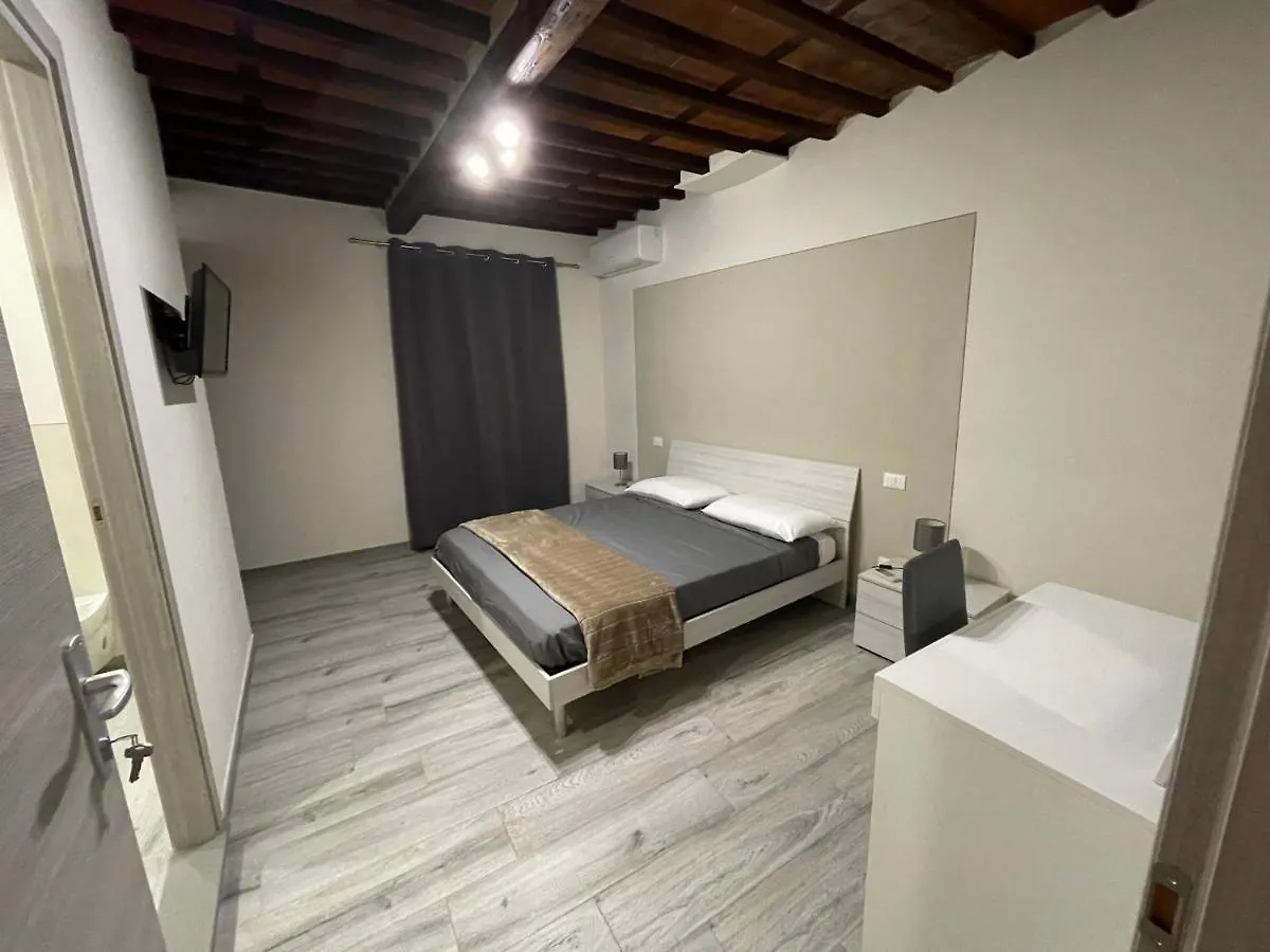 Rent Room Iacopo Capannori 0*,